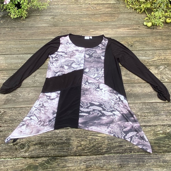 Kim Roger’s snake print black shark bite blouse size 1X ruched sleeves - Picture 4 of 9